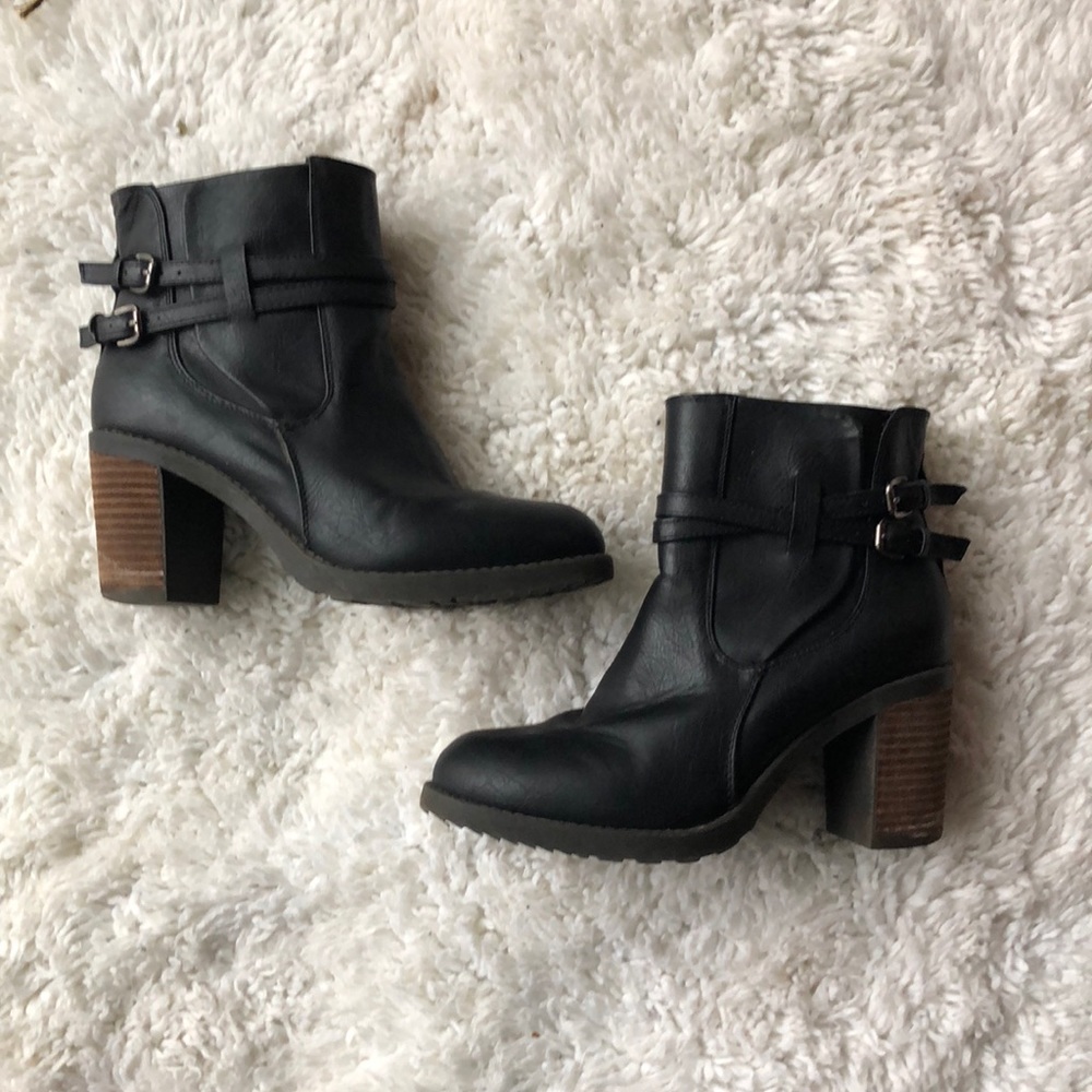 CUTE BLACK BOOTIES